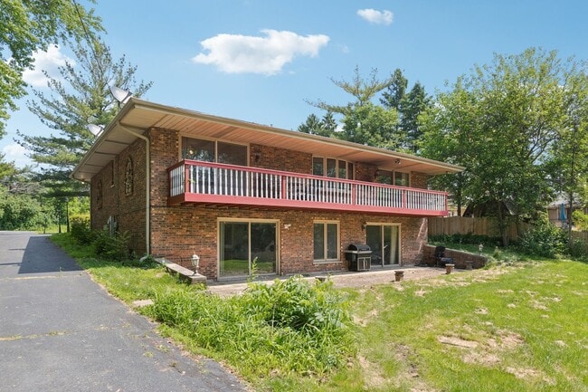 Building Photo - 13115 Maple Rd