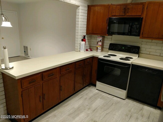 Building Photo - 137 Amberly Dr