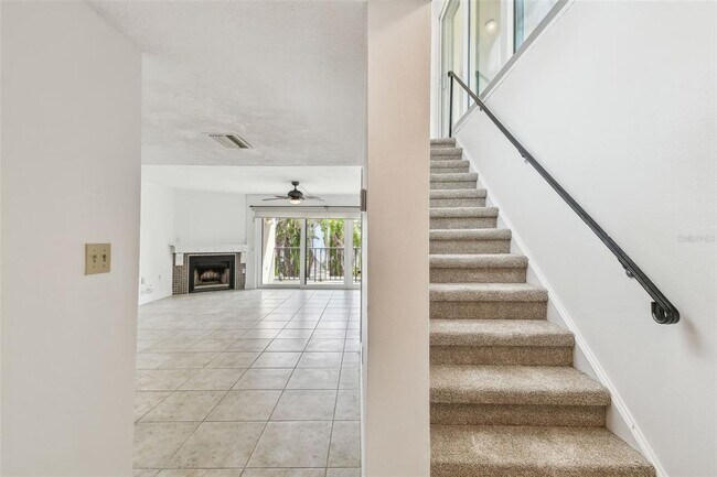 Building Photo - 7550 Sunshine Skyway Ln S