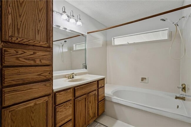 Building Photo - 1705 Kings Row