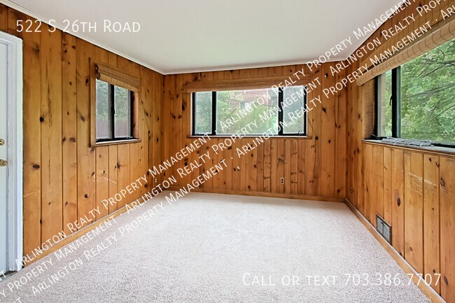 Building Photo - 522 S 26th Rd
