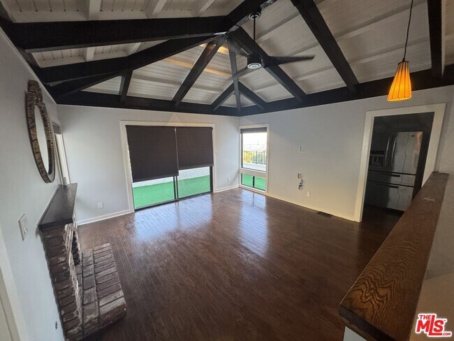 Building Photo - 1713 Queens Ct