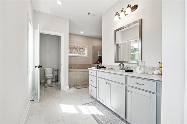 Building Photo - 805 Miranda Ter