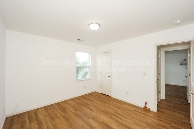 Building Photo - 2835 S Hills