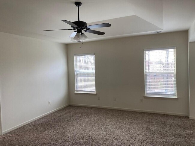 Building Photo - 867 Pine Ln