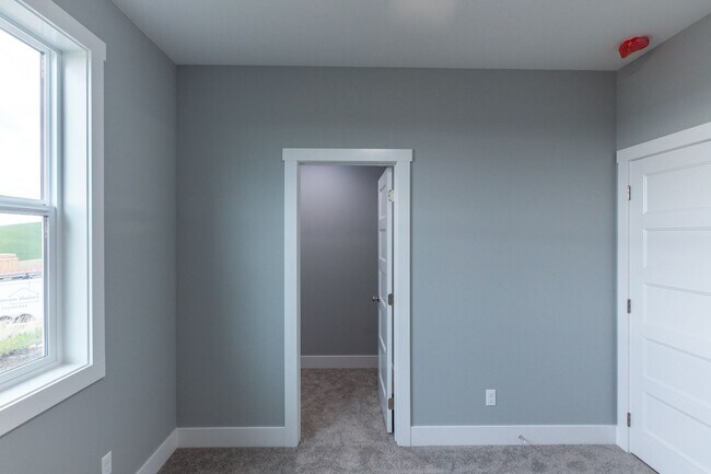 Building Photo - Beautiful 4bed 2bath home on Military Hill!