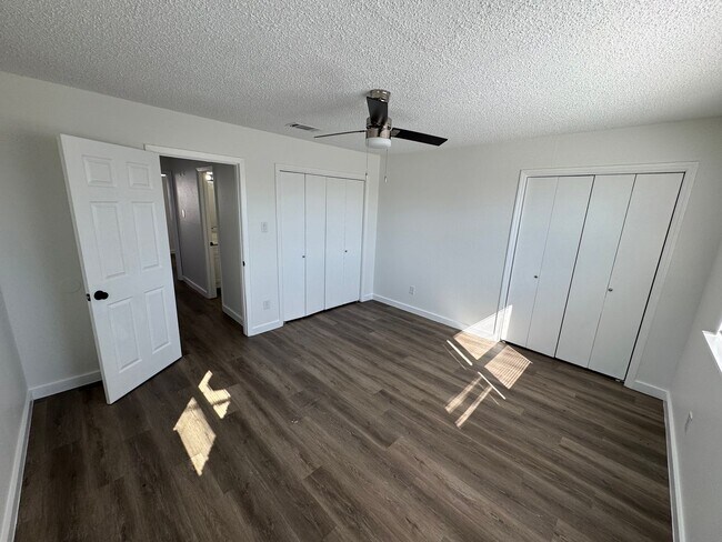 Building Photo - 2105 Giuffrias Ave