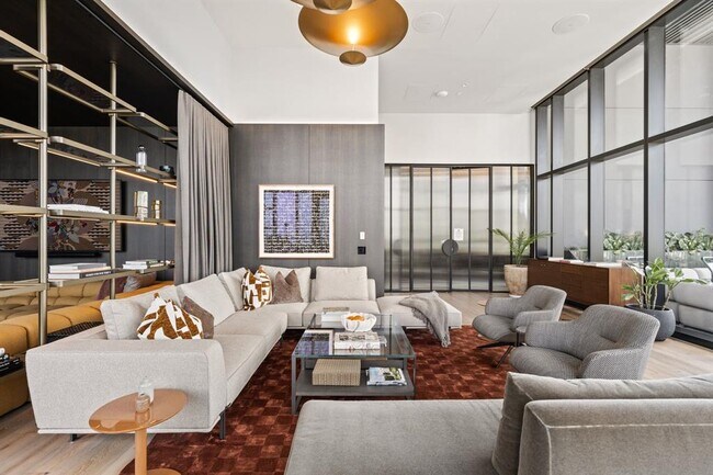 Building Photo - 610 Davis St