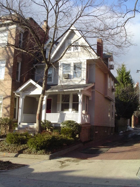 Primary Photo - Incredibly Charming 3 Bedroom 2 Bath Victorian Style Farmhouse in Mount Pleasant! Just Steps From...