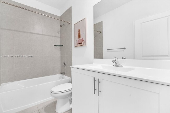 Building Photo - 859 NE 211th St