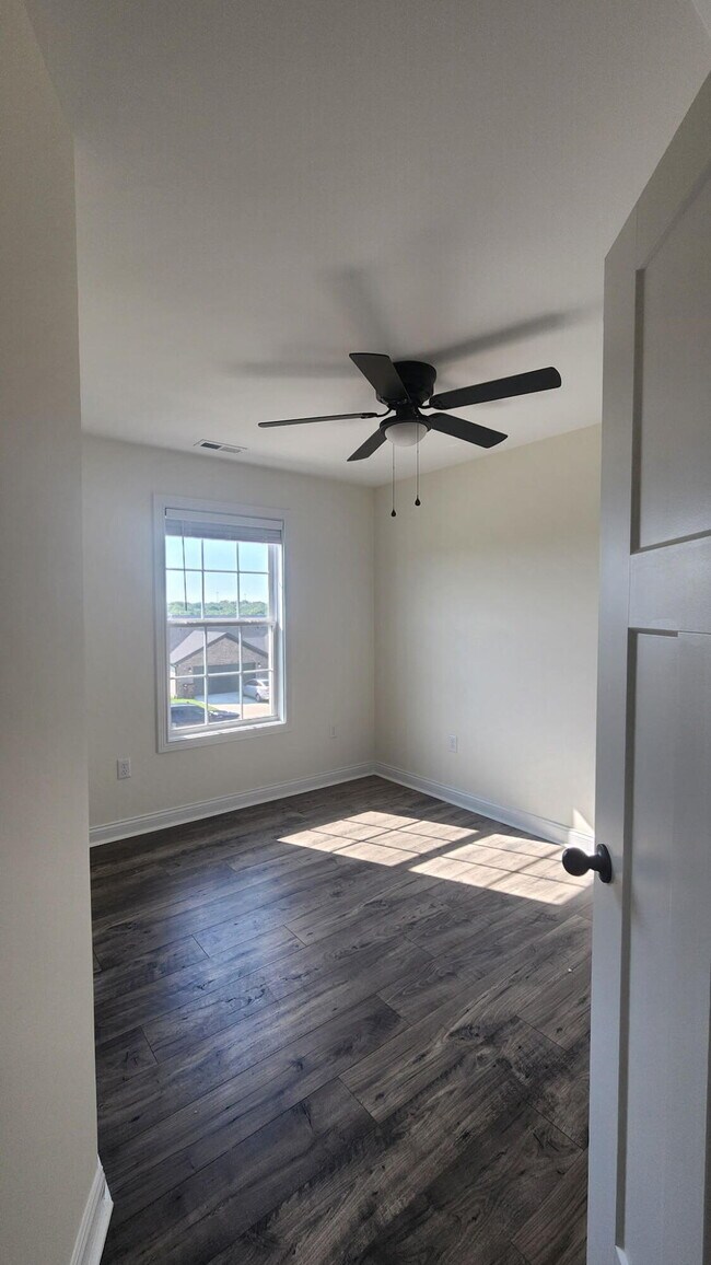 Building Photo - 929 Olympic Ct