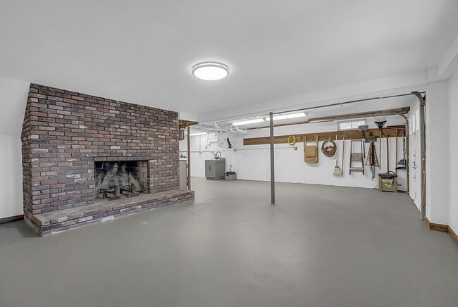 Building Photo - 23 Laurie Ln