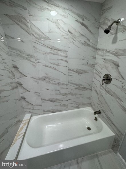 Building Photo - 2755 N Dover St