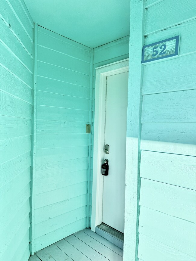 Building Photo - 455 Alt 19