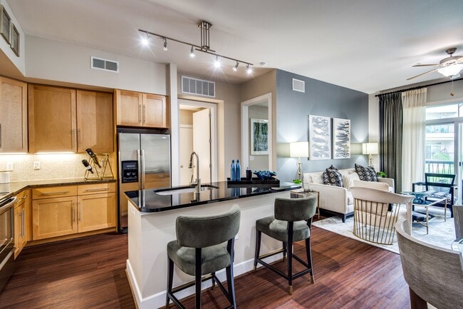 Building Photo - 800 Town and Country Blvd