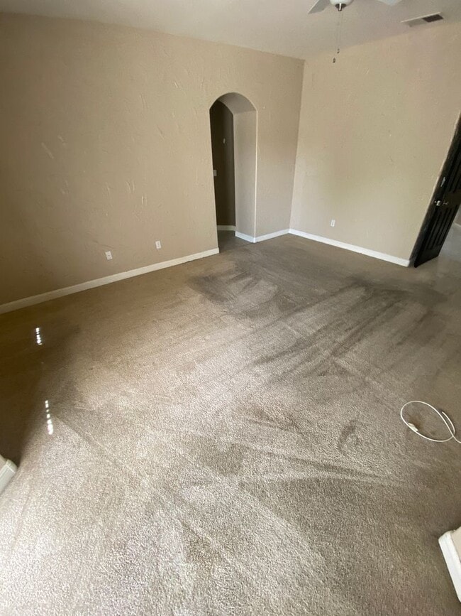 Building Photo - Elegant 3-Bedroom Home in Seven Oaks