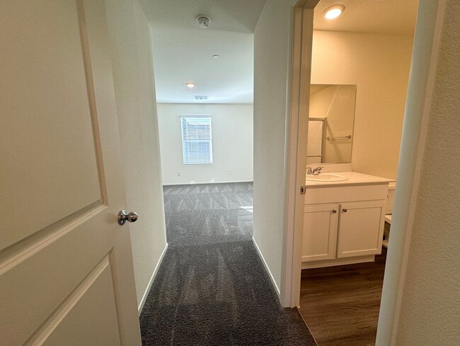 Building Photo - 9932 Florence Hills St