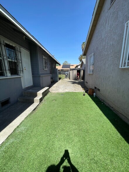 Building Photo - 618 W 9th St