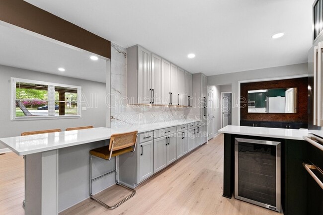 Building Photo - 5105 Pine Dr