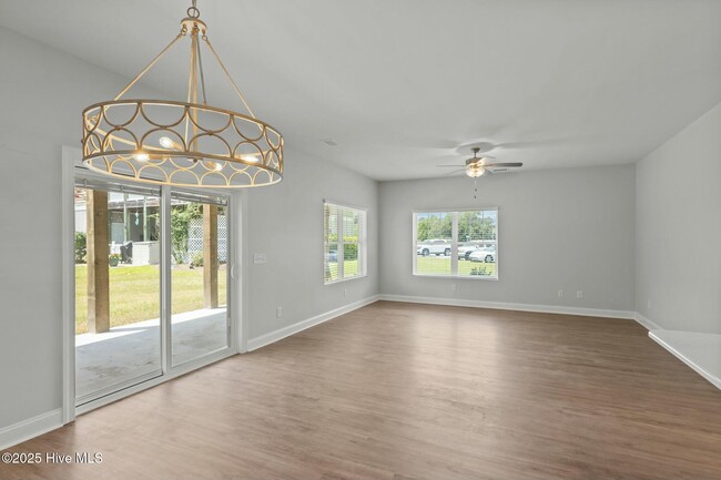 Building Photo - 400 Lighthouse Ln
