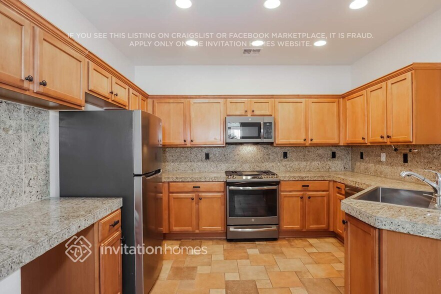 Building Photo - 39137 N Parker Ln