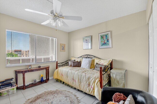 Building Photo - 14460 Strathmore Ln