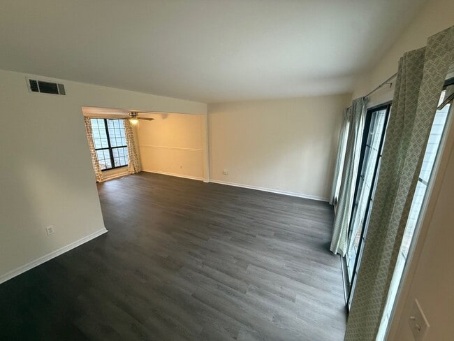 Building Photo - 3 Bedroom Backing up to San Felasco Hammock