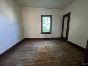 Building Photo - 523 Richmond Ave