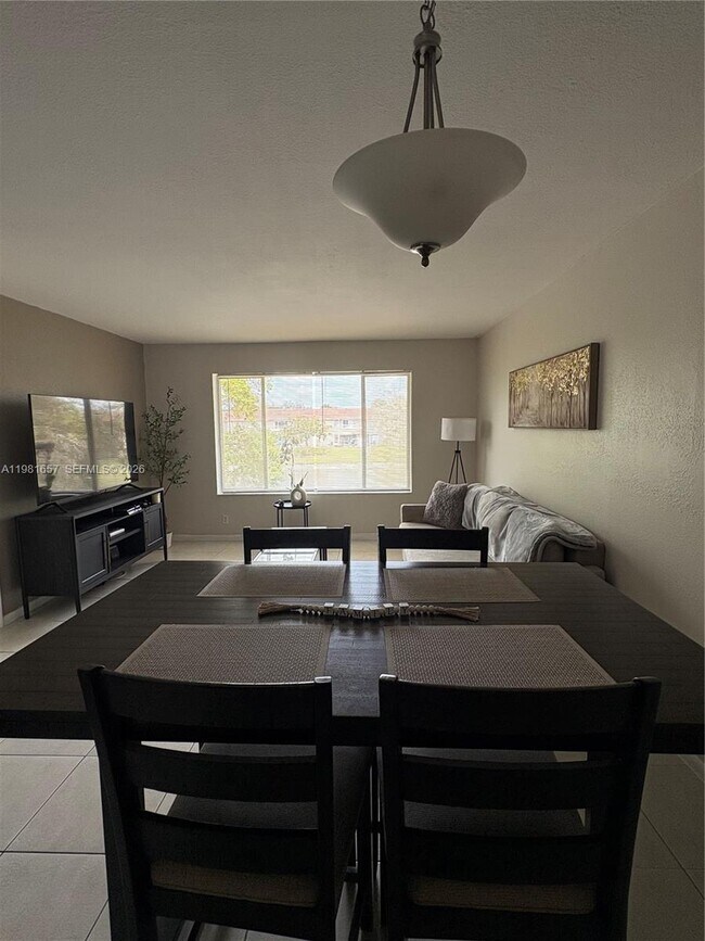 Building Photo - 9955 Twin Lakes Dr