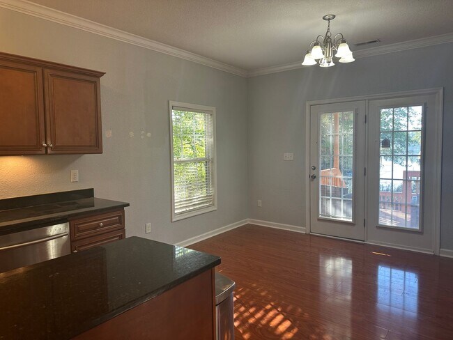 Building Photo - Ingleside