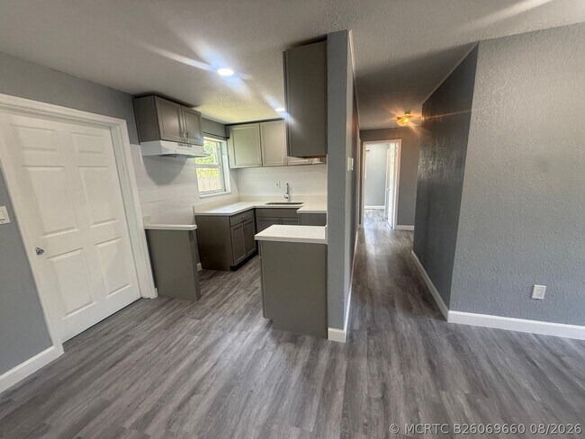 Building Photo - 630 E Dayton Cir