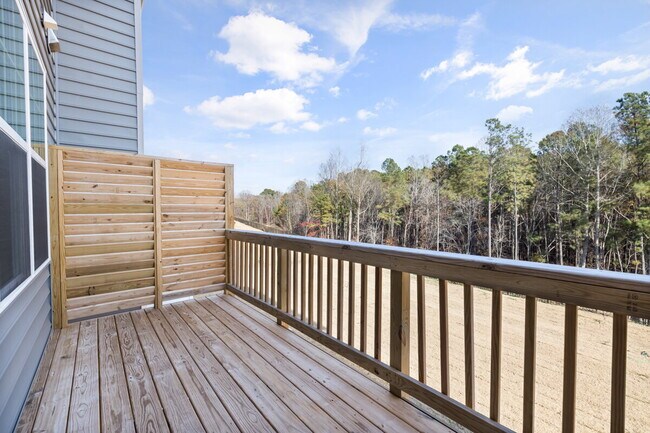 Building Photo - Available 08/15! Spacious Townhome in Prime Andrew Chapel Community