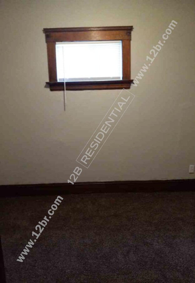 Building Photo - 2-Bedroom Home Near Freeway Access