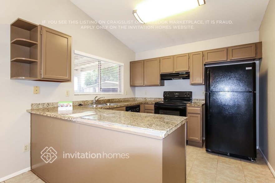 Building Photo - 10729 W Ruth Ave