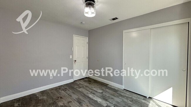 Building Photo - 13930 Hidden Valley Rd