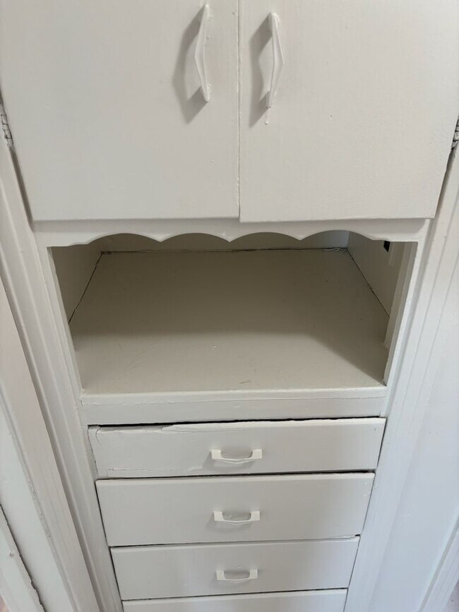 Building Photo - Taft Home 2 bd 1 ba  Must see