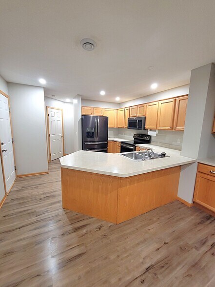 Building Photo - 3553 Sterling Heights Dr