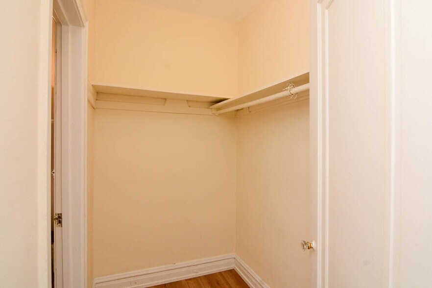Building Photo - 4834 N Damen Ave