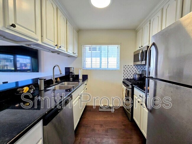 Building Photo - 320 Hermosa Ave