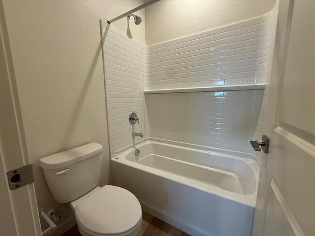 Building Photo - 624 N Vine St