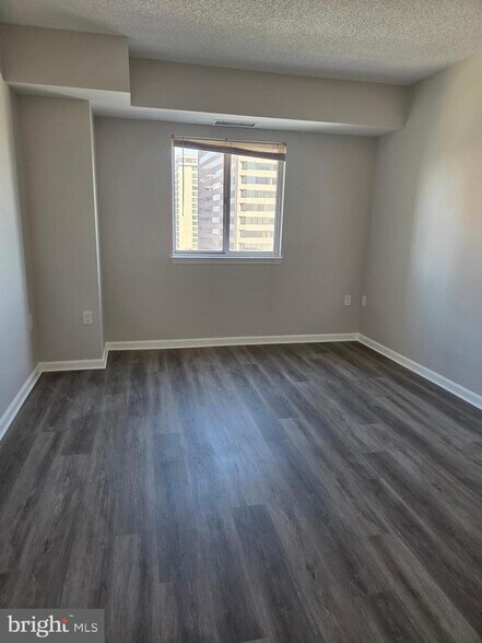 Building Photo - 1211 S Eads St