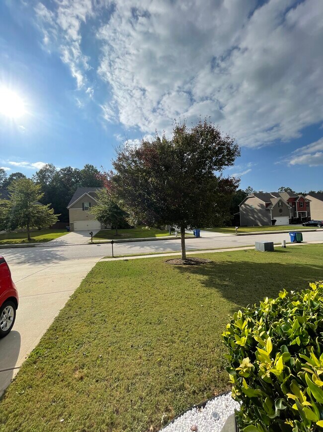 Building Photo - 2642 Dayview Ln