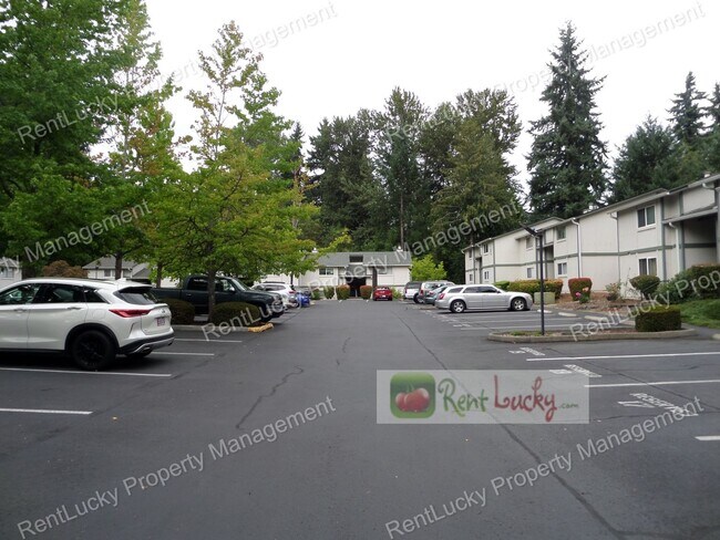 Building Photo - Cute & Updated 1-Bedroom Condo in Convenie...