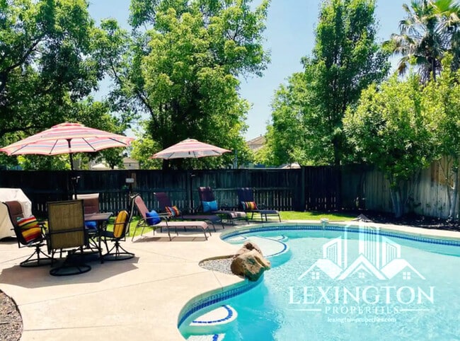 Building Photo - Stunning, 5BD/3BA Home, in West Sacramento with a Pool and BBQ!
