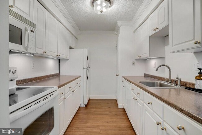 Building Photo - 5300 Holmes Run Pkwy