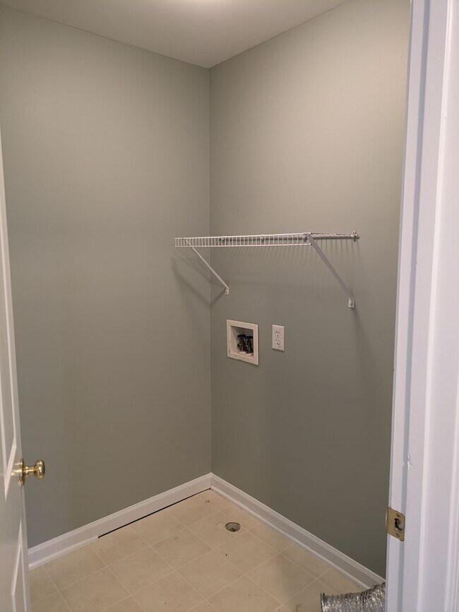 Building Photo - 4 Bedroom Home in Winslow Bay!