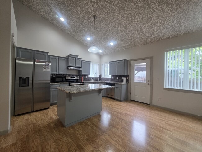 Building Photo - 4373 Hearth St NE