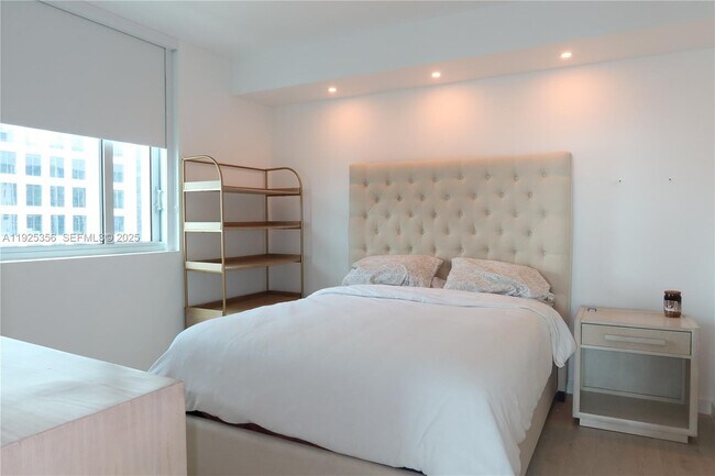 Building Photo - 500 Brickell Ave