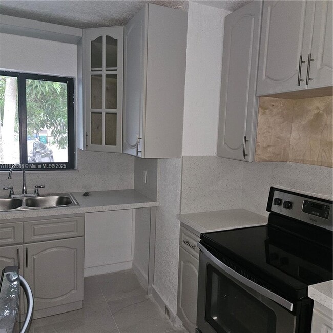 Building Photo - 14710 NE 5th Ct