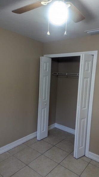 Building Photo - 513 Meadow Rd